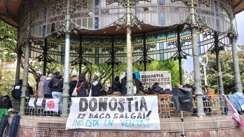 27/04/2024 Donostia Defendatuz Herritarron Plaza, photo_2024-04-28_11-50-45