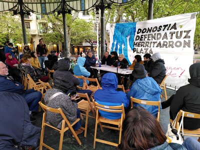 27/04/2024 Donostia Defendatuz Herritarron Plaza, 2024-04-27_18h52m17s