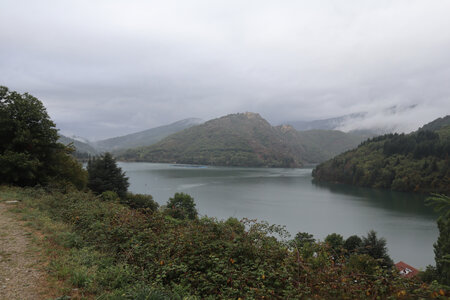 2024_09_07 De la Garde-Guérin à Villefort, IMG_7757 La descente vers le lac de Villefort, le Lac